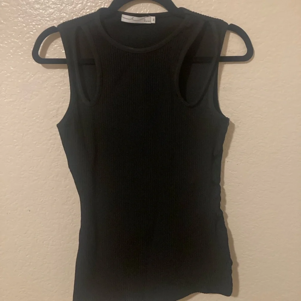 Elegant Black Ribbed Tank Top with cut out design - Picture 1 of 4